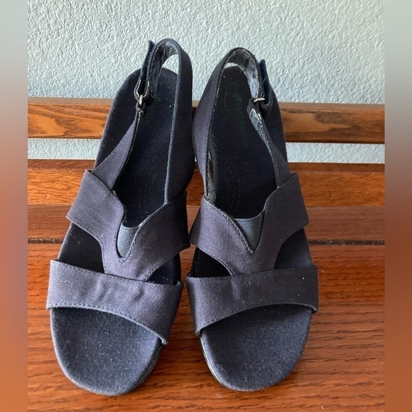 Grasshoppers Sandals Size 7 true comfort! - Picture 1 of 7